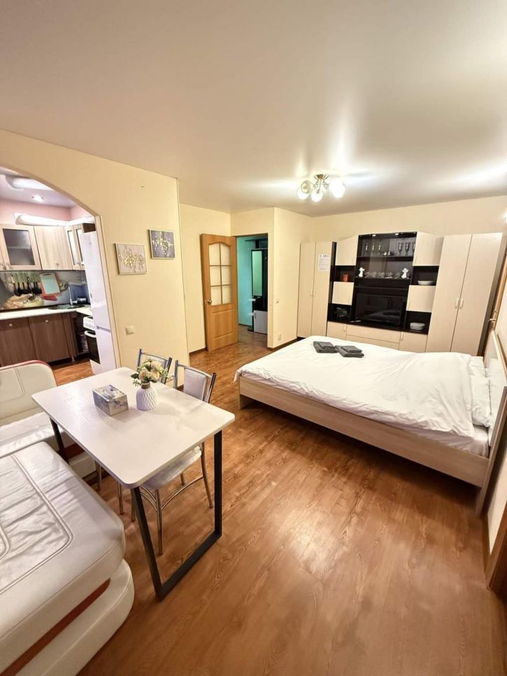 2-комн квартира Горького площадь, д.7а